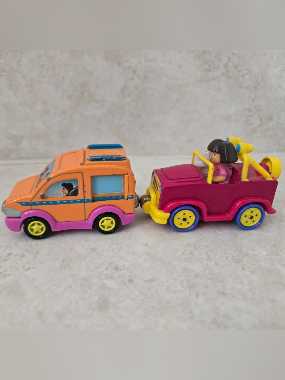 Dora the Explorer Boots Magnet Diecast Toy Vehicle Car Jeep and Dora/Mom Van